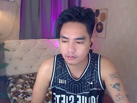 Snapshot of JakeXolsen chatting on December 17, 1:33 am JakeXolsen online show from December 17, 1:33 am