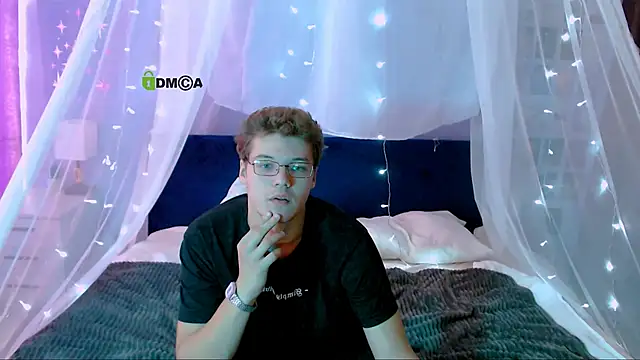 Snapshot of lucas_long_ chatting on September 14, 8:24 am lucas long online show from September 14, 8:24 am