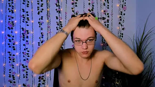 Snapshot of lucas_long_ chatting on September 17, 5:20 am lucas long online show from September 17, 5:20 am