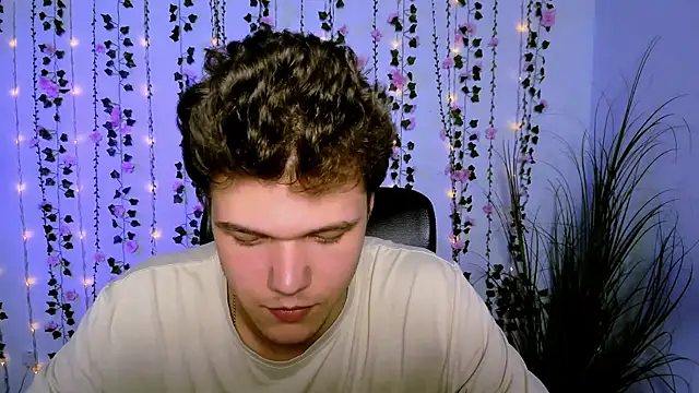 Snapshot of lucas_long_ chatting on September 21, 7:04 pm lucas long online show from September 21, 7:04 pm