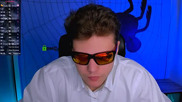 Snapshot of lucas_long_ chatting on October 28, 9:46 am lucas long online show from October 28, 9:46 am