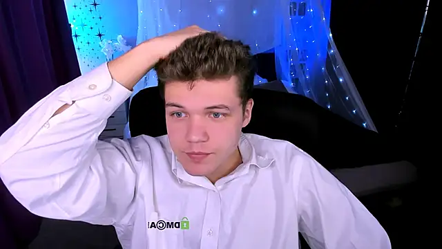 Snapshot of lucas_long_ chatting on November 7, 9:53 am lucas long online show from November 7, 9:53 am