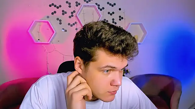 Snapshot of lucas_long_ chatting on November 11, 9:53 am lucas long online show from November 11, 9:53 am