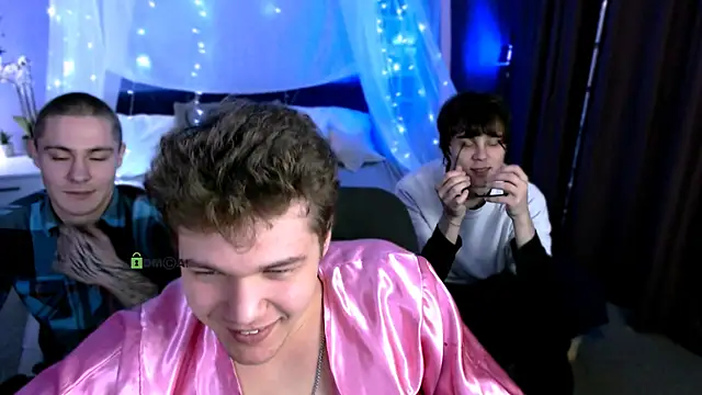 Snapshot of lucas_long_ chatting on November 27, 10:28 am lucas long online show from November 27, 10:28 am