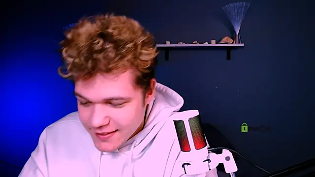 Snapshot of lucas_long_ chatting on December 14, 9:36 am lucas long online show from December 14, 9:36 am