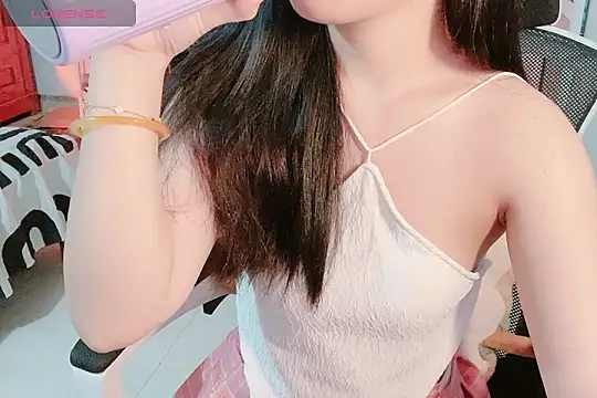 Snapshot of ___Daisy___ chatting on October 12, 2:43 am Daisy online show from October 12, 2:43 am