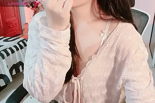 Snapshot of ___Daisy___ chatting on October 17, 7:38 pm Daisy online show from October 17, 7:38 pm