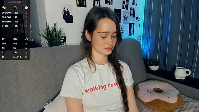 lovelyalivia online show from October 22, 9:31 am