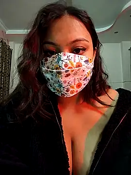 Snapshot of colleen_hoover chatting on December 15, 7:40 pm colleen hoover online show from December 15, 7:40 pm