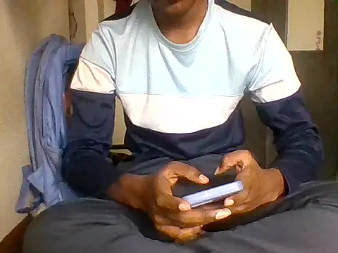 Snapshot of princemaheshboblover chatting on October 25, 10:34 am princemaheshboblover online show from October 25, 10:34 am