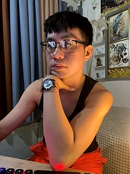 xshyboyx online show from November 18, 2:32 pm