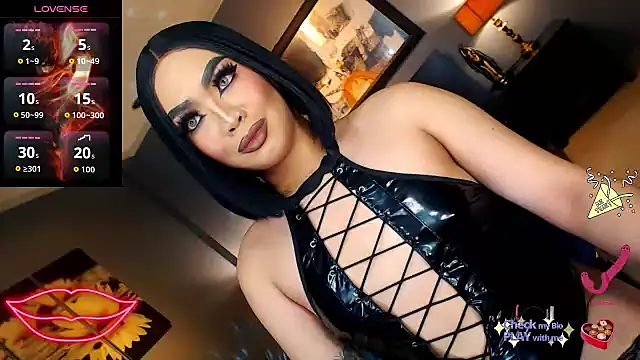 Snapshot of FridaHumphrey chatting on October 16, 5:58 pm FridaHumphrey online show from October 16, 5:58 pm