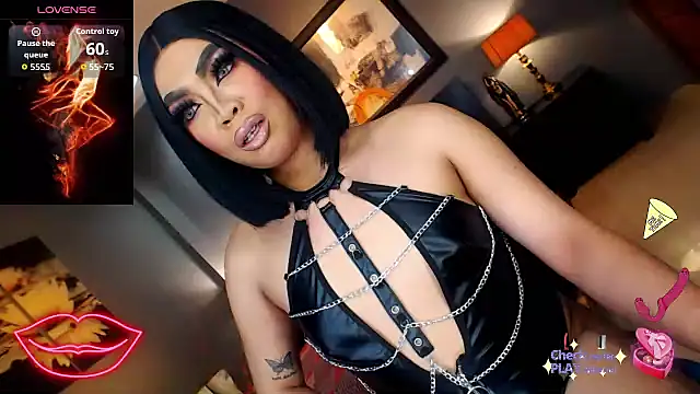 Snapshot of FridaHumphrey chatting on November 17, 6:35 pm FridaHumphrey online show from November 17, 6:35 pm