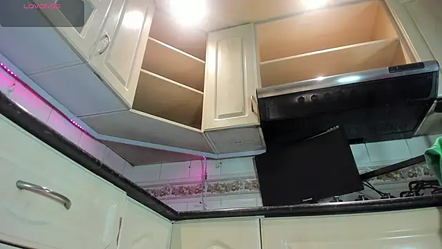 VictoriaPowell online show from October 3, 12:02 pm