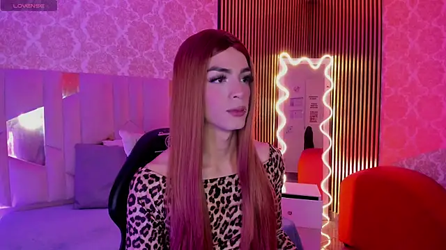 LIHIAN TAY online show from October 31, 3:40 am