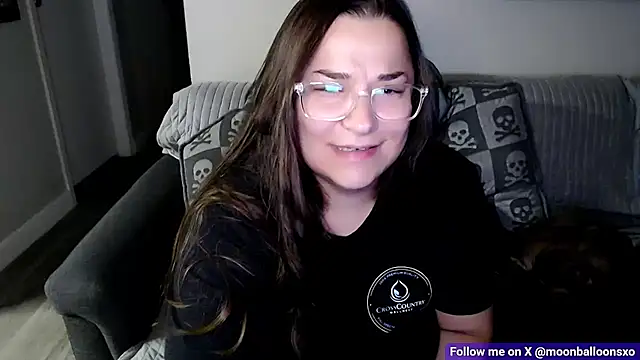 Snapshot of MoonBalloons chatting on November 2, 3:42 am MoonBalloons online show from November 2, 3:42 am