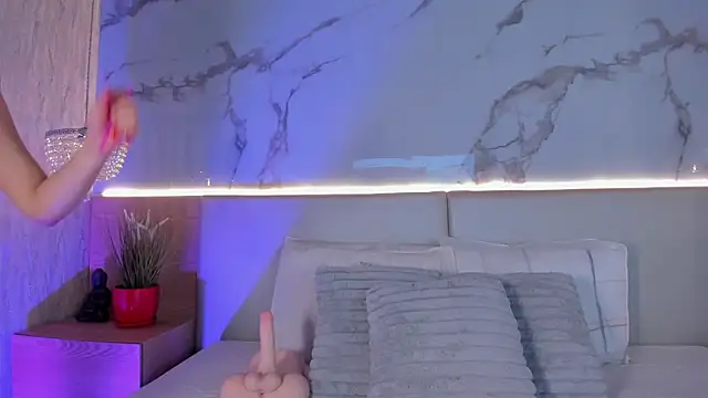 ValSmith  online show from September 24, 4:16 am