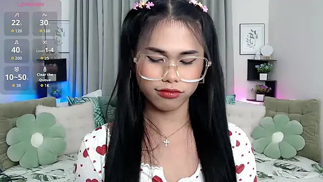 Snapshot of PrettyBlythes_TS chatting on October 13, 5:24 pm PrettyBlythes TS online show from October 13, 5:24 pm