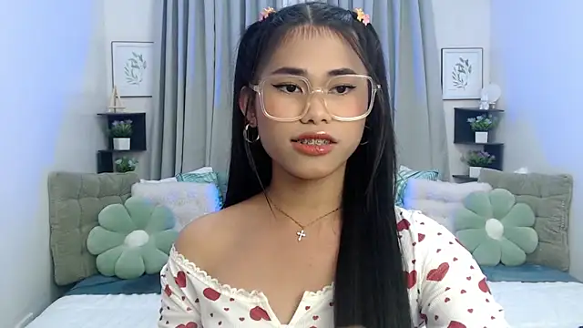 Snapshot of PrettyBlythes_TS chatting on October 19, 4:07 pm PrettyBlythes TS online show from October 19, 4:07 pm