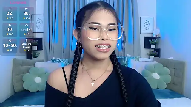 Snapshot of PrettyBlythes_TS chatting on October 25, 9:28 am PrettyBlythes TS online show from October 25, 9:28 am