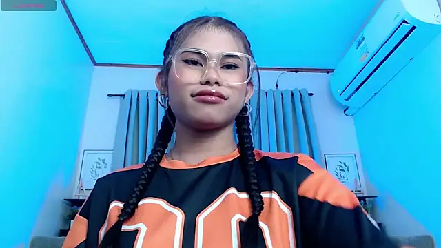 Snapshot of PrettyBlythes_TS chatting on November 17, 8:53 am PrettyBlythes TS online show from November 17, 8:53 am