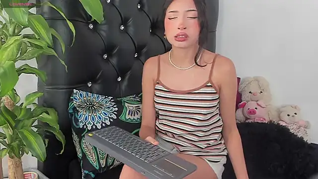 Britney Rose online show from October 30, 4:25 am