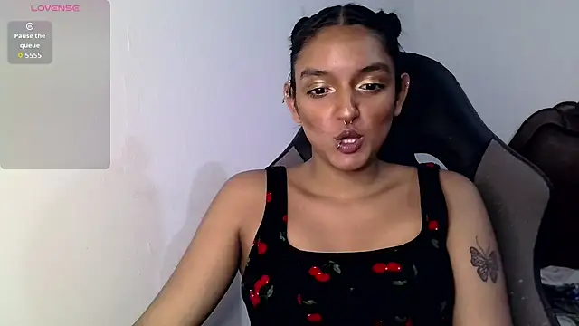 Snapshot of Ari_20_ chatting on October 7, 10:29 pm Ari 20 online show from October 7, 10:29 pm