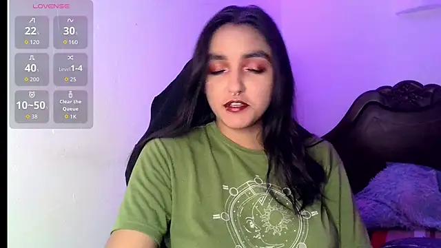 Snapshot of Ari_20_ chatting on November 5, 12:10 am Ari 20 online show from November 5, 12:10 am