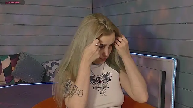 Snapshot of Crystal_Jull chatting on October 6, 3:09 pm Crystal Jull online show from October 6, 3:09 pm