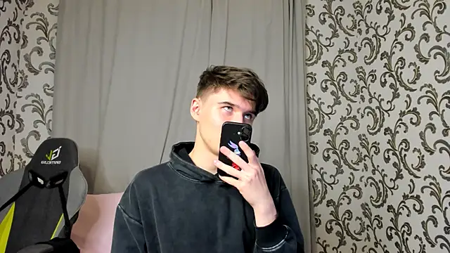 Snapshot of SherlockMax chatting on September 11, 4:29 pm SherlockMax online show from September 11, 4:29 pm