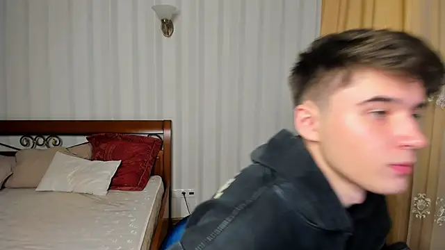 Snapshot of SherlockMax chatting on September 12, 6:30 pm SherlockMax online show from September 12, 6:30 pm