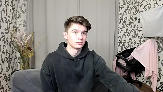 Snapshot of SherlockMax chatting on September 26, 4:44 pm SherlockMax online show from September 26, 4:44 pm