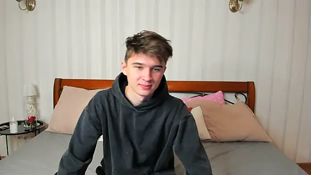 Snapshot of SherlockMax chatting on September 27, 7:30 pm SherlockMax online show from September 27, 7:30 pm