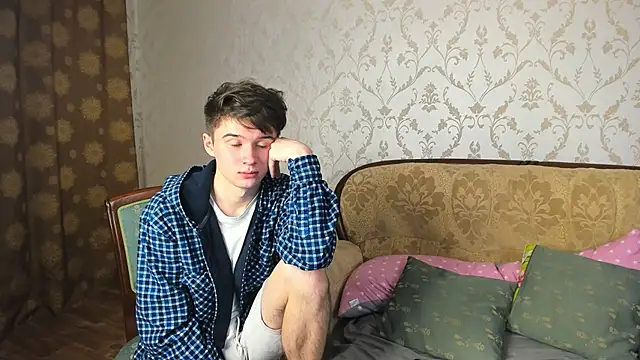 Snapshot of SherlockMax chatting on October 3, 8:17 pm SherlockMax online show from October 3, 8:17 pm