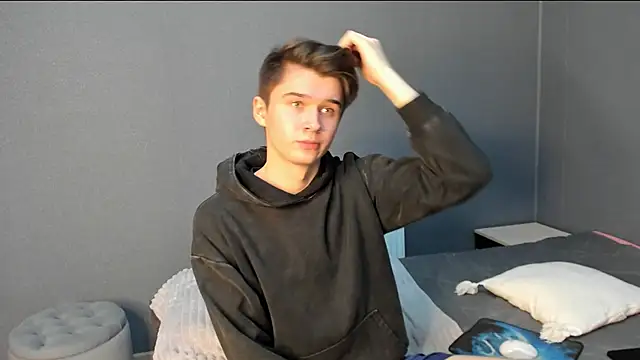 Snapshot of SherlockMax chatting on October 16, 7:15 pm SherlockMax online show from October 16, 7:15 pm