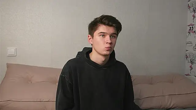 Snapshot of SherlockMax chatting on October 19, 8:42 pm SherlockMax online show from October 19, 8:42 pm