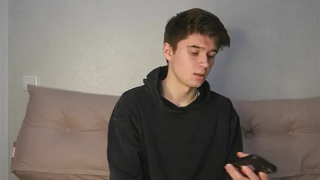 Snapshot of SherlockMax chatting on October 24, 7:32 pm SherlockMax online show from October 24, 7:32 pm