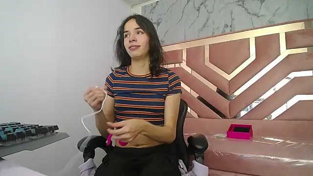 Snapshot of Mia_swift_ch chatting on October 25, 3:25 am Mia swift ch online show from October 25, 3:25 am