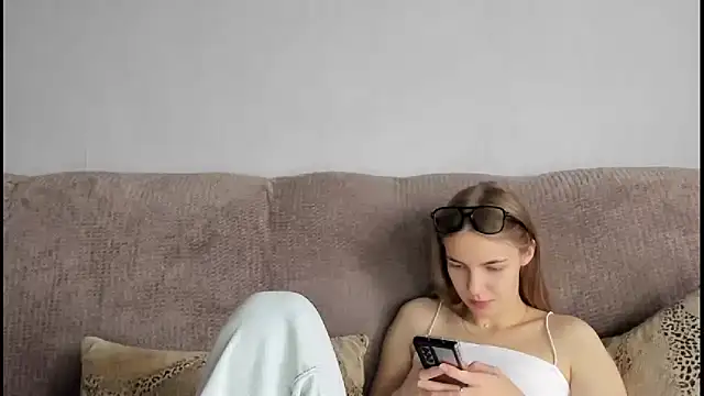 HitGyrl online show from November 5, 7:52 am