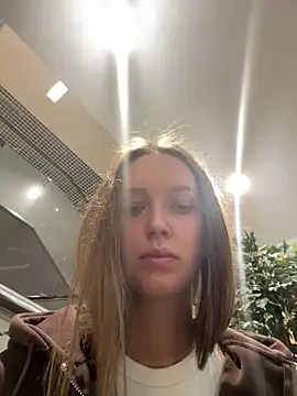 Snapshot of ElliRose chatting on October 28, 5:33 am ElliRose online show from October 28, 5:33 am