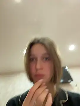 Snapshot of ElliRose chatting on December 14, 9:47 am ElliRose online show from December 14, 9:47 am