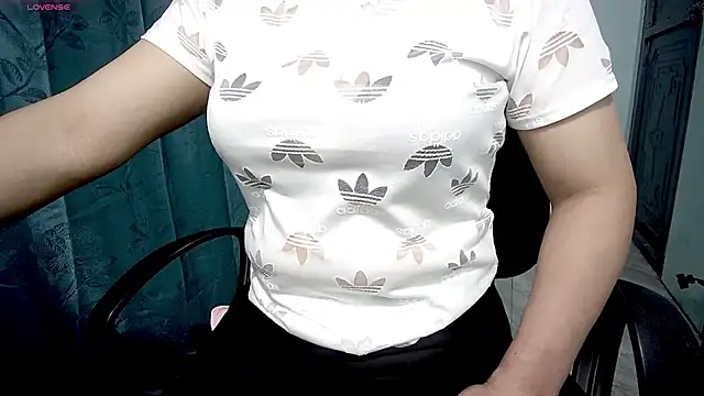 Snapshot of _Sara_768 chatting on November 14, 10:14 am Sara 768 online show from November 14, 10:14 am