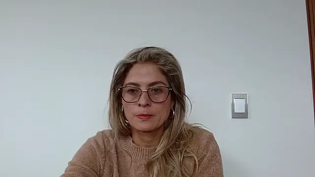 Snapshot of linda-mature43 chatting on September 18, 2:30 pm linda-mature43 online show from September 18, 2:30 pm