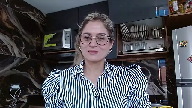 Snapshot of linda-mature43 chatting on October 2, 3:30 pm linda-mature43 online show from October 2, 3:30 pm