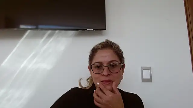 Snapshot of linda-mature43 chatting on October 7, 7:22 pm linda-mature43 online show from October 7, 7:22 pm