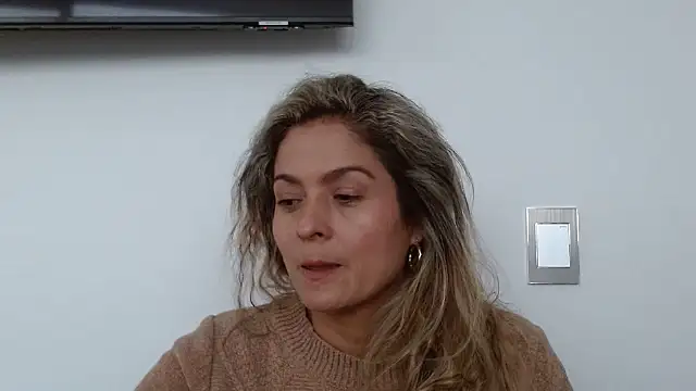 Snapshot of linda-mature43 chatting on October 11, 9:35 pm linda-mature43 online show from October 11, 9:35 pm