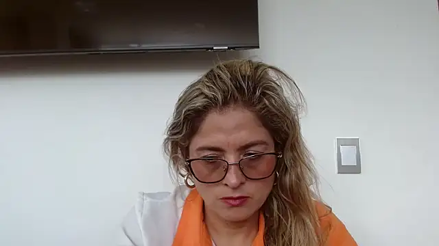 Snapshot of linda-mature43 chatting on October 15, 5:13 pm linda-mature43 online show from October 15, 5:13 pm