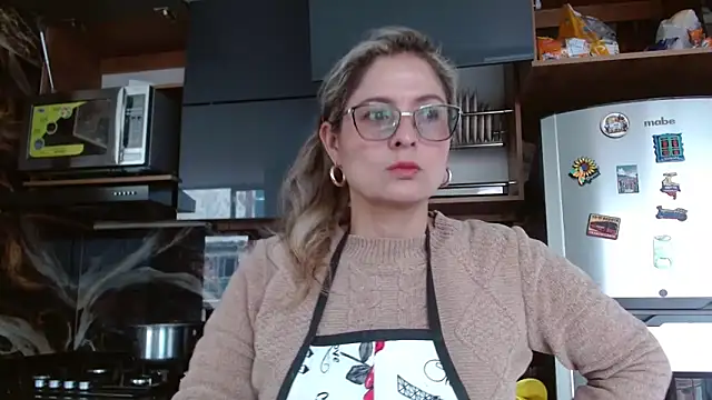 Snapshot of linda-mature43 chatting on October 16, 1:12 pm linda-mature43 online show from October 16, 1:12 pm