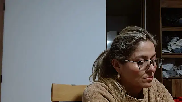 Snapshot of linda-mature43 chatting on October 17, 1:20 am linda-mature43 online show from October 17, 1:20 am