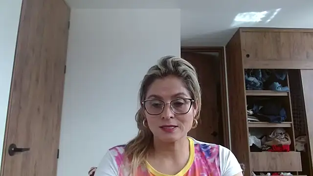 Snapshot of linda-mature43 chatting on October 25, 5:30 pm linda-mature43 online show from October 25, 5:30 pm